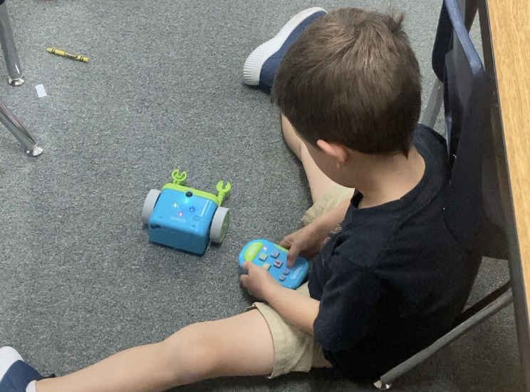  A kindergarten student at Spanish Springs Elementary School programming a robot 